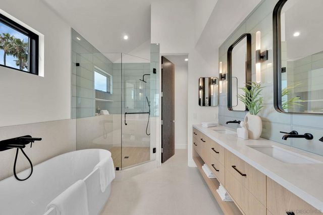 1073 Opal Street, San Diego, CA 92109