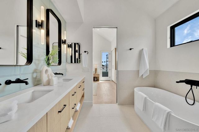 1073 Opal Street, San Diego, CA 92109