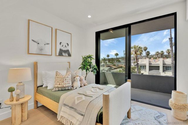 1073 Opal Street, San Diego, CA 92109