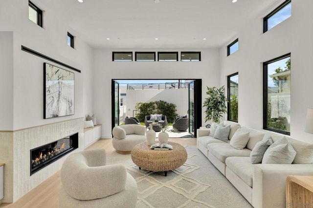 1073 Opal Street, San Diego, CA 92109