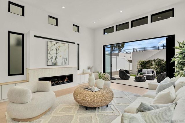 1073 Opal Street, San Diego, CA 92109