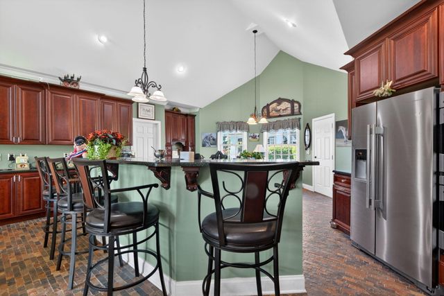2027 Clintonville Road, Paris, KY 40361