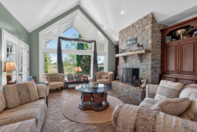 2027 Clintonville Road, Paris, KY 40361