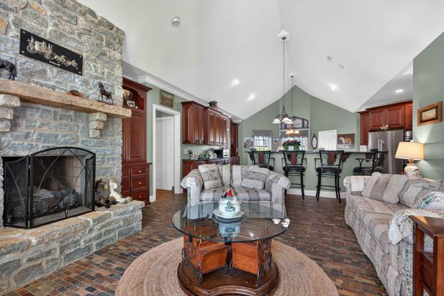 2027 Clintonville Road, Paris, KY 40361