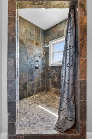 2027 Clintonville Road, Paris, KY 40361