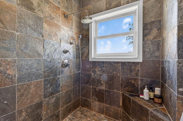 2027 Clintonville Road, Paris, KY 40361