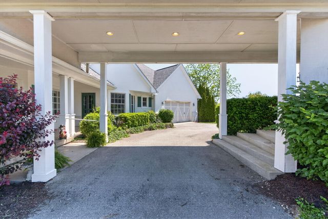 2027 Clintonville Road, Paris, KY 40361