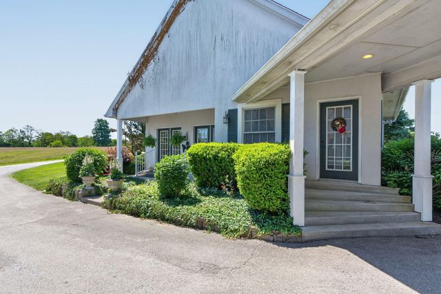 2027 Clintonville Road, Paris, KY 40361