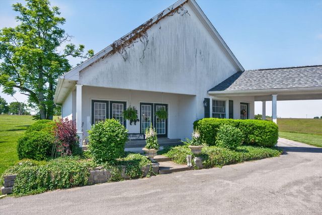 2027 Clintonville Road, Paris, KY 40361