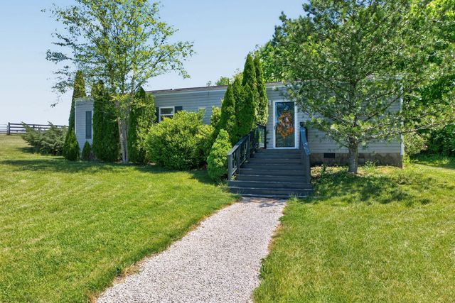 2027 Clintonville Road, Paris, KY 40361