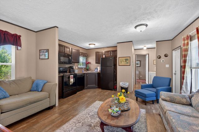 2027 Clintonville Road, Paris, KY 40361