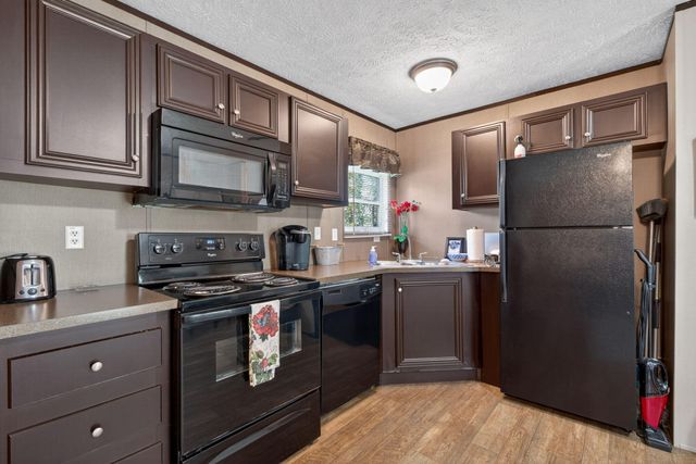 2027 Clintonville Road, Paris, KY 40361