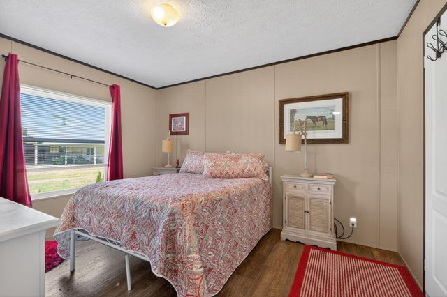 2027 Clintonville Road, Paris, KY 40361