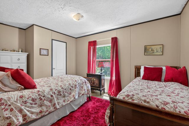 2027 Clintonville Road, Paris, KY 40361