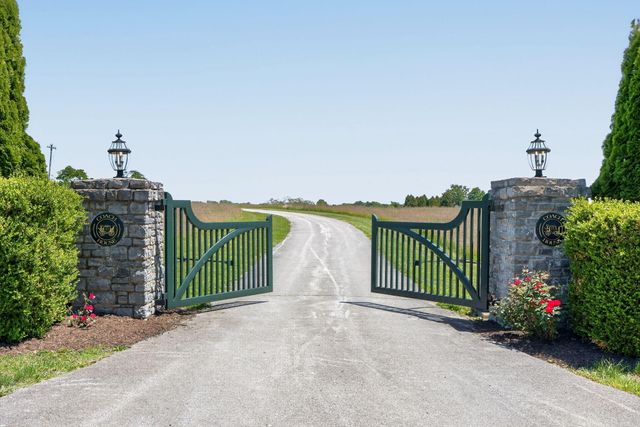 2027 Clintonville Road, Paris, KY 40361