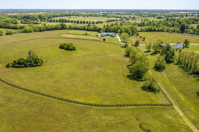 2027 Clintonville Road, Paris, KY 40361