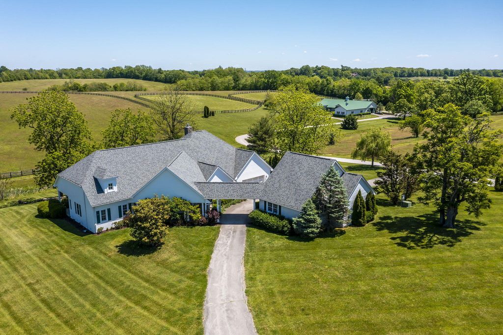 2027 Clintonville Road, Paris, KY 40361