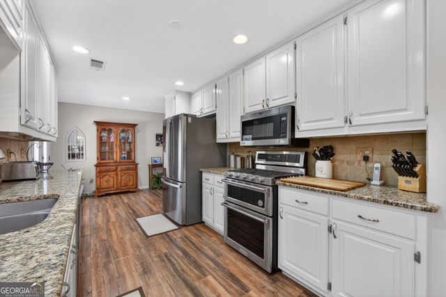 355 N Oakland Circle, Mcdonough, GA 30253