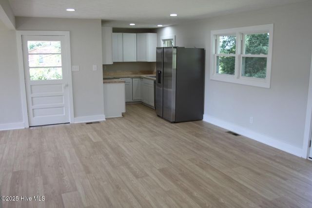 91 N Elmhurst Street, Clarkton, NC 28433