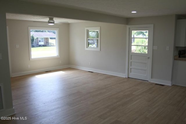 91 N Elmhurst Street, Clarkton, NC 28433