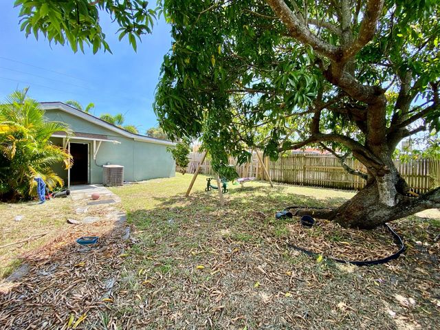 2017 AVENUE D, Fort Pierce, FL 34950