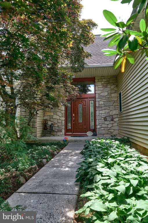905 PEBBLE LANE, Southampton, PA 18966