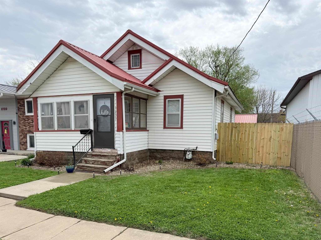 1733 Falls Avenue, Waterloo, IA 50701