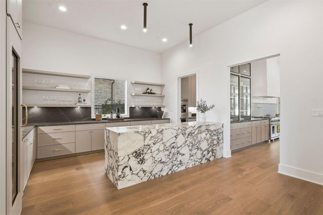 50 Aria Isle Drive, The Woodlands, TX 77380