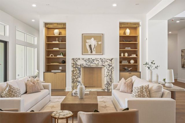 50 Aria Isle Drive, The Woodlands, TX 77380