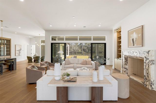 50 Aria Isle Drive, The Woodlands, TX 77380