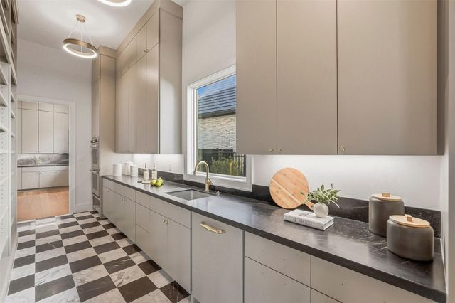 50 Aria Isle Drive, The Woodlands, TX 77380