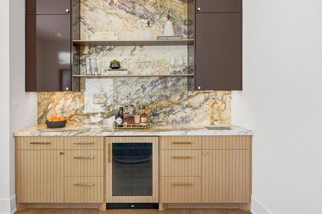 50 Aria Isle Drive, The Woodlands, TX 77380