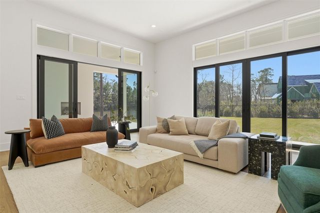 50 Aria Isle Drive, The Woodlands, TX 77380