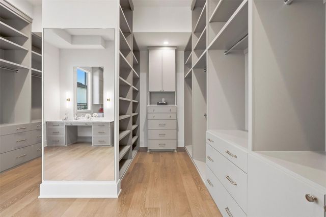 50 Aria Isle Drive, The Woodlands, TX 77380