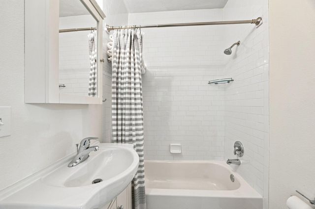 4618 Mcewen Street, Houston, TX 77009