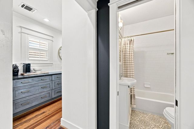4618 Mcewen Street, Houston, TX 77009