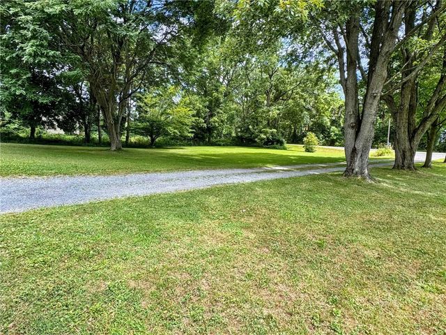 9692 Summit Street Road, Pavilion, NY 14482