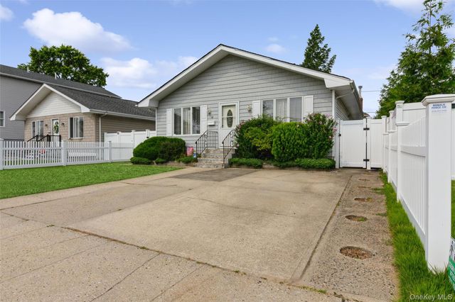10 Marina Road, Island Park, NY 11558