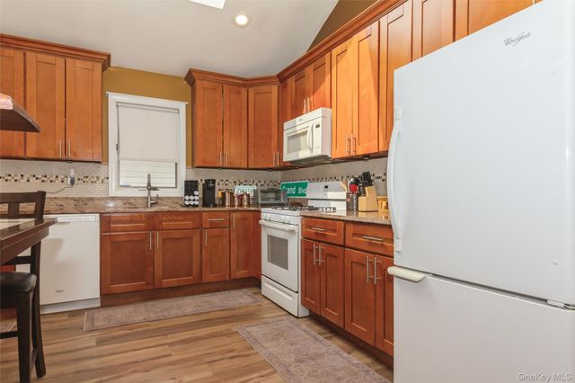 10 Marina Road, Island Park, NY 11558