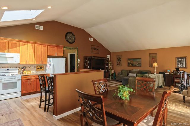 10 Marina Road, Island Park, NY 11558