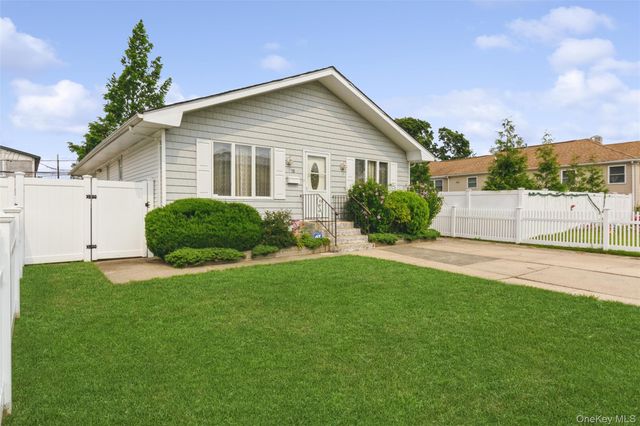 10 Marina Road, Island Park, NY 11558