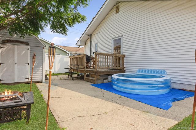 10 Marina Road, Island Park, NY 11558