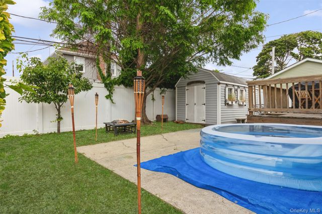 10 Marina Road, Island Park, NY 11558