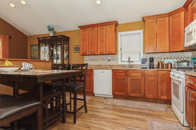 10 Marina Road, Island Park, NY 11558