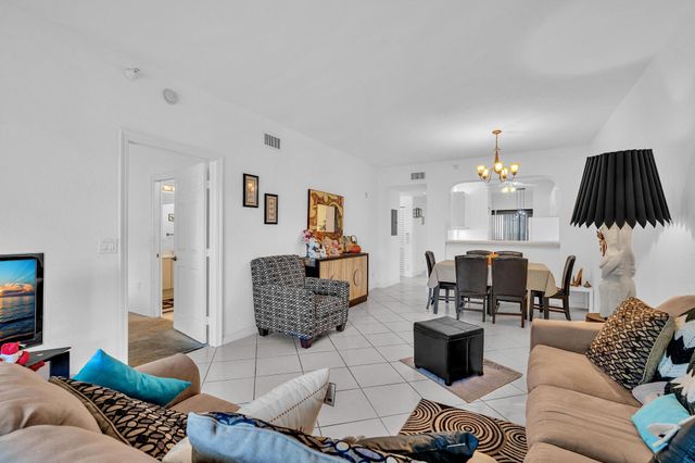 7623 Southampton Terrace 211, Tamarac, FL 33321