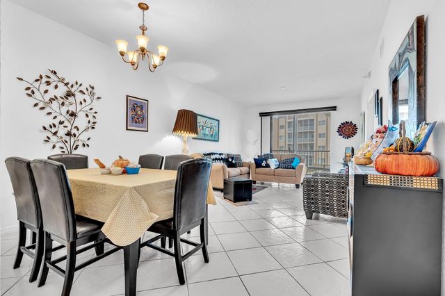 7623 Southampton Terrace 211, Tamarac, FL 33321