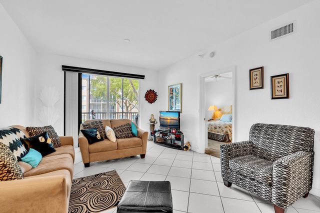 7623 Southampton Terrace 211, Tamarac, FL 33321