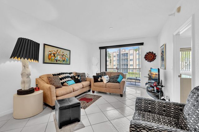 7623 Southampton Terrace 211, Tamarac, FL 33321