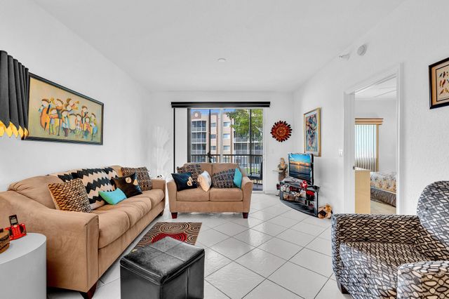 7623 Southampton Terrace 211, Tamarac, FL 33321