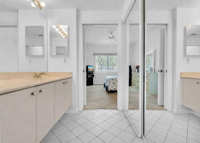 7623 Southampton Terrace 211, Tamarac, FL 33321